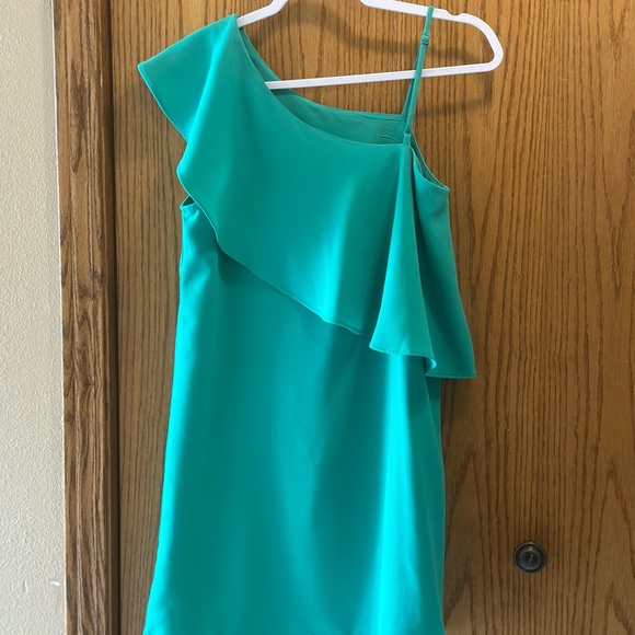 TCEC One-Shoulder Ruffle Green Dress - Picture 4 of 4